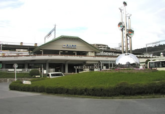 東生駒駅とバスターミナル